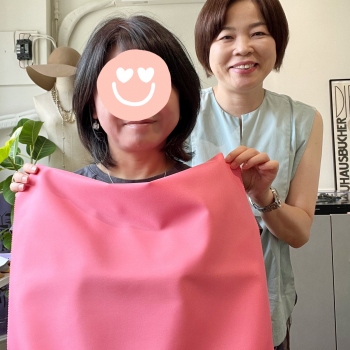 自分では選ばないような色が似合う